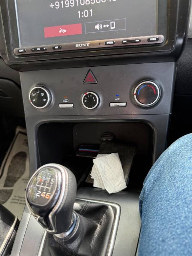 https://images10.gaadi.com/usedgaadi-sellcar/UsedCar/e55bba4fa/92222708-0359-4c64-b40c-a329936fefd7.jpeg?imwidth=6402