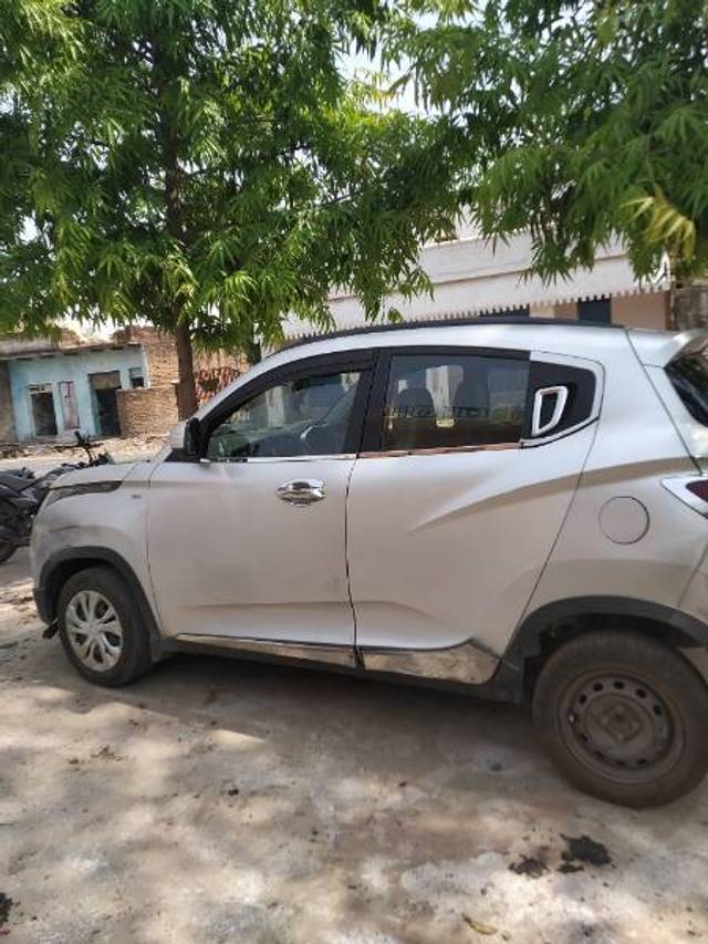 https://images10.gaadi.com/usedgaadi-sellcar/UsedCar/e55bca8aa/018828f4-310d-4795-bfde-4f1841a03d6a.jpg?imwidth=6401