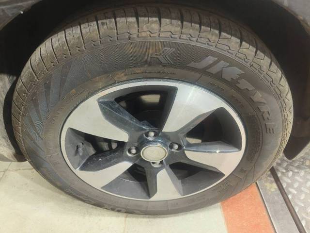 https://images10.gaadi.com/usedgaadi-sellcar/UsedCar/e55c3fb6a/4556fbab-a580-4b3f-9e98-3cb17462613b.jpg?imwidth=6400