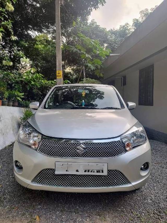 https://images10.gaadi.com/usedgaadi-sellcar/UsedCar/e55c64f5a/556cd9a2-b018-4b6a-a2f5-d9239b86c50c.jpeg?imwidth=6400