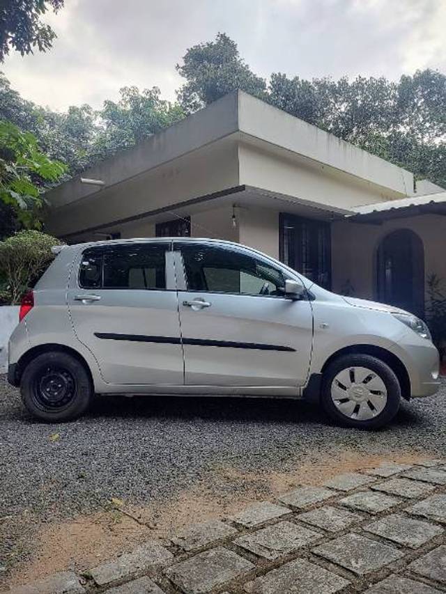 https://images10.gaadi.com/usedgaadi-sellcar/UsedCar/e55c64f5a/88628459-f2a0-4408-a79d-2cac0eb7ef36.jpeg?imwidth=6401