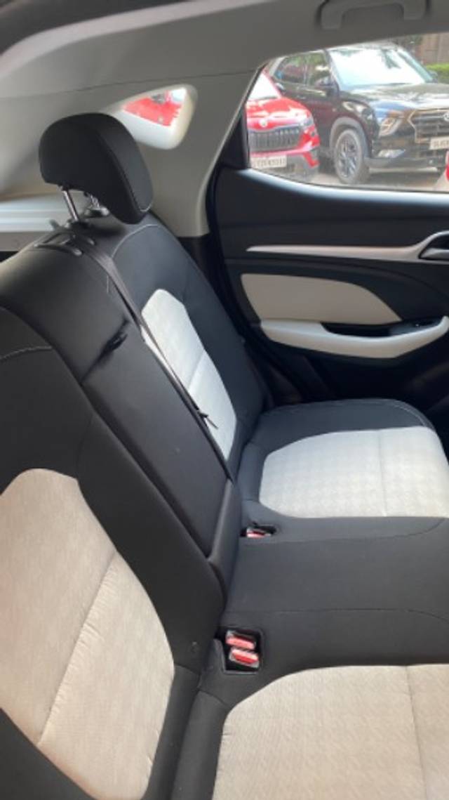 https://images10.gaadi.com/usedgaadi-sellcar/UsedCar/e55c6adca/291ce1d7-4b2a-4567-be2e-4282f4146eb6.jpg?imwidth=6402