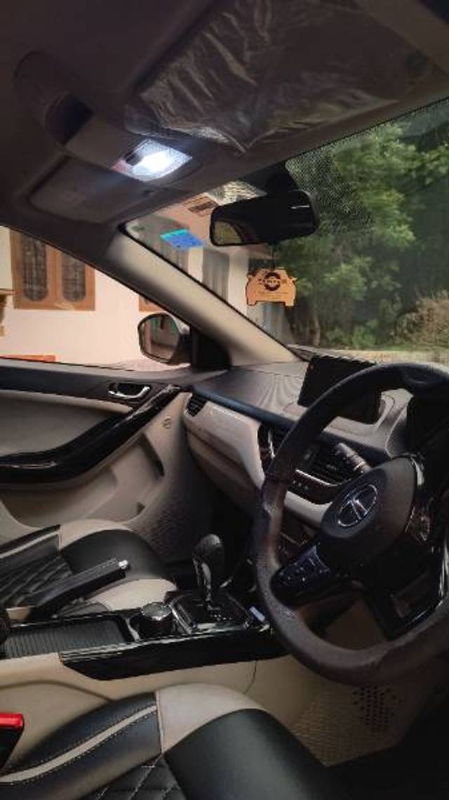 https://images10.gaadi.com/usedgaadi-sellcar/UsedCar/e55c806ea/25a725ea-b42f-4f9c-a95f-ef681966e312.jpg?imwidth=6401