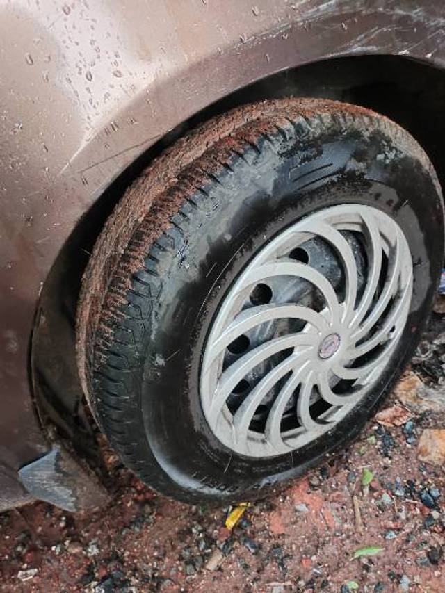 https://images10.gaadi.com/usedgaadi-sellcar/UsedCar/e55cd208a/b8fef317-773a-4b3e-ad35-d84543562103.jpg?imwidth=6402