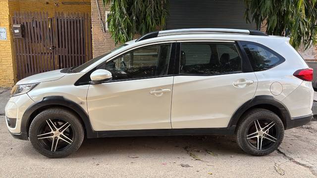 https://images10.gaadi.com/usedgaadi-sellcar/UsedCar/e55ce7a3a/261ebf03-7d8f-4d88-a49f-2fb9d248a4d9.jpeg?imwidth=6400