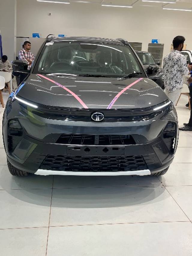https://images10.gaadi.com/usedgaadi-sellcar/UsedCar/e55cef70a/95017ddb-daac-478b-82b2-982d318cacb1.jpeg?imwidth=6400