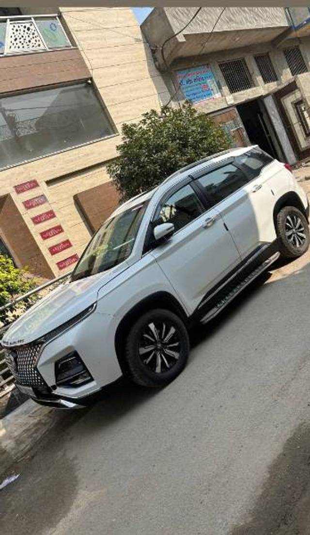https://images10.gaadi.com/usedgaadi-sellcar/UsedCar/e55d611ea/22355a24-7fe6-49ad-a0a0-f28ceee52eff.jpg?imwidth=6400
