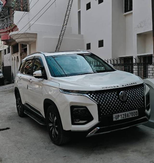 https://images10.gaadi.com/usedgaadi-sellcar/UsedCar/e55d611ea/4540352f-85ff-4a54-b889-8a5de49fec82.jpg?imwidth=6401