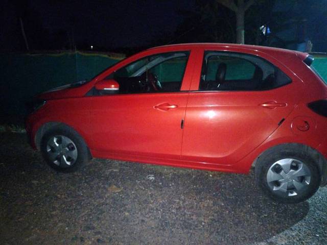 https://images10.gaadi.com/usedgaadi-sellcar/UsedCar/e55d7d80a/68d5d59d-0ff8-42f7-8d40-f2a61acde246.jpg?imwidth=6400