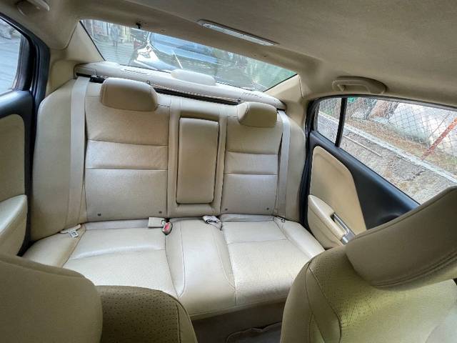 https://images10.gaadi.com/usedgaadi-sellcar/UsedCar/e55d9e45a/9176bd1f-0e4c-4499-a161-47b4e72235d7.jpeg?imwidth=6401