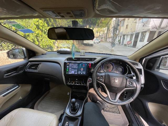 https://images10.gaadi.com/usedgaadi-sellcar/UsedCar/e55d9e45a/e6b9b749-24a1-41d3-8e18-46ad7c460fea.jpeg?imwidth=6402