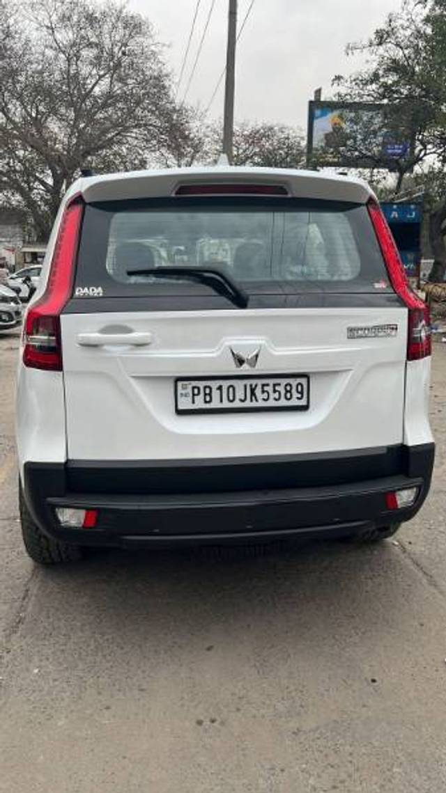 https://images10.gaadi.com/usedgaadi-sellcar/UsedCar/e55deb64a/ee8ddb65-b80e-425a-8321-64b4eb4aff01.jpg?imwidth=6401