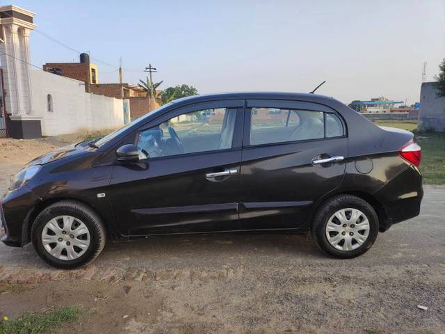 https://images10.gaadi.com/usedgaadi-sellcar/UsedCar/e55e1845a/8b4f0c86-a09f-4d88-9612-38948cfb6572.jpg?imwidth=6402