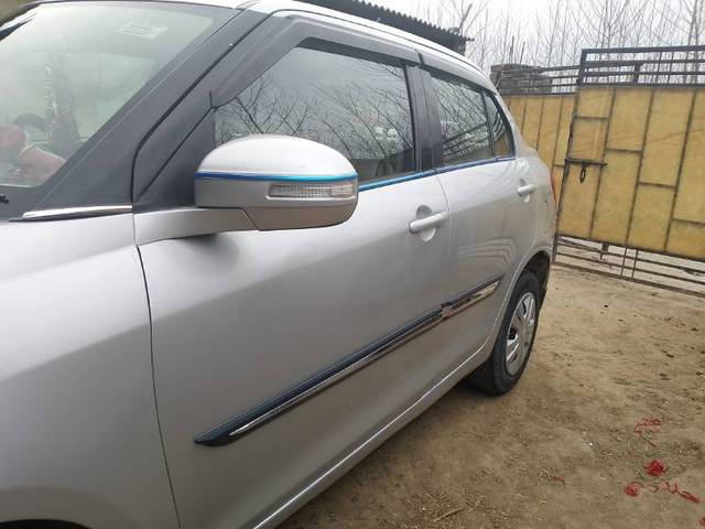 https://images10.gaadi.com/usedgaadi-sellcar/UsedCar/e55e25d0a/d79cdd2e-c688-4f52-af04-6be8c435c5bc.jpg?imwidth=6400