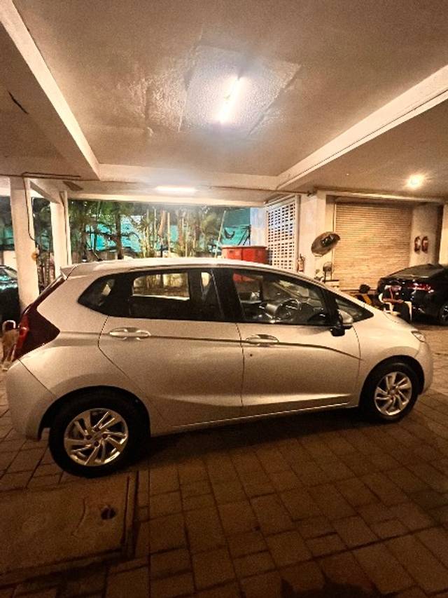https://images10.gaadi.com/usedgaadi-sellcar/UsedCar/e55e4346a/a6d36fd6-122e-4036-91c0-826e28bc1c82.jpeg?imwidth=6401