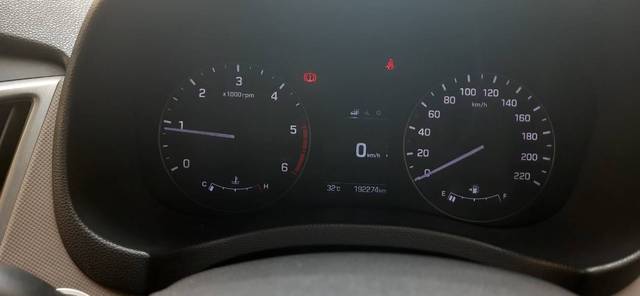 https://images10.gaadi.com/usedgaadi-sellcar/UsedCar/e55e5f8da/d0048c91-e5a3-4a45-bd43-7b79328550bf.jpg?imwidth=6401