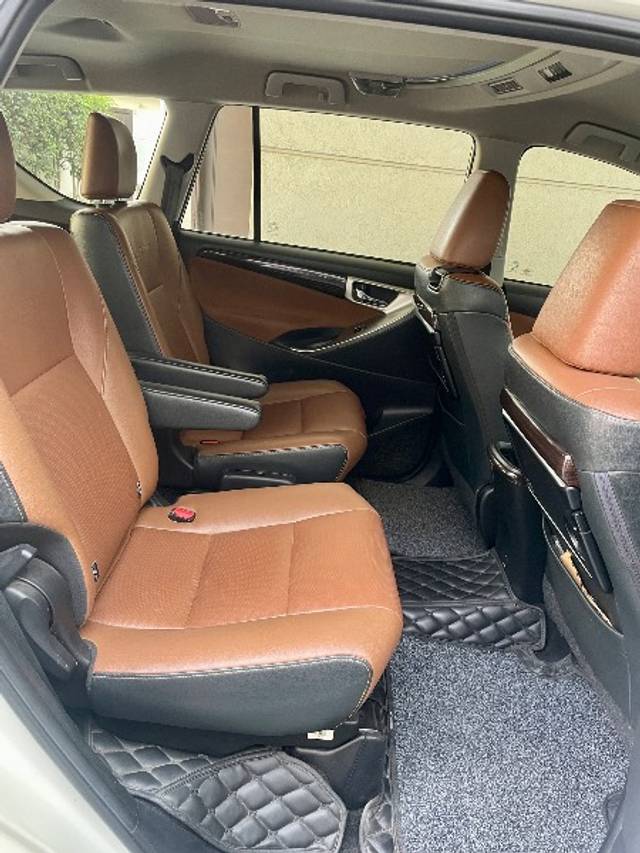 https://images10.gaadi.com/usedgaadi-sellcar/UsedCar/e55eafdea/2fb237bc-5c47-477b-94a2-c973f2ff2495.jpeg?imwidth=6401