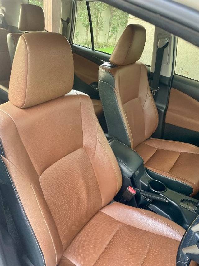 https://images10.gaadi.com/usedgaadi-sellcar/UsedCar/e55eafdea/3e938388-3879-4595-af46-3e886af9bde1.jpeg?imwidth=6402