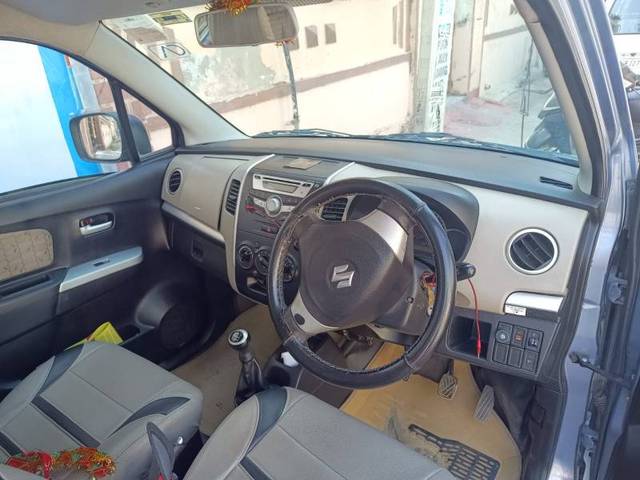 https://images10.gaadi.com/usedgaadi-sellcar/UsedCar/e55eb461a/2e04bcbe-d19e-43a3-8b13-ee6c31b1a025.jpg?imwidth=6401
