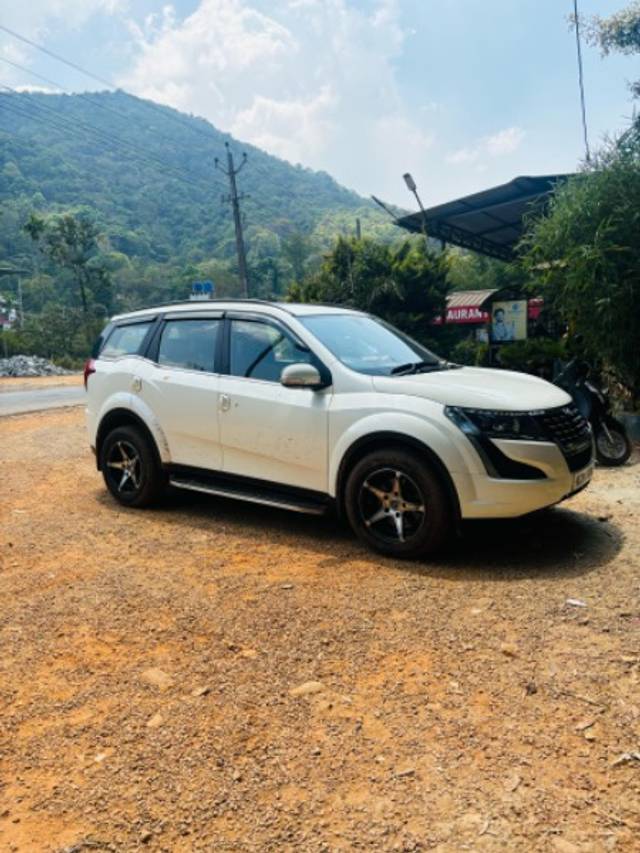 https://images10.gaadi.com/usedgaadi-sellcar/UsedCar/e55f79c8a/112b618a-d9e2-4bbc-95da-faf04646cacd.jpeg?imwidth=6400