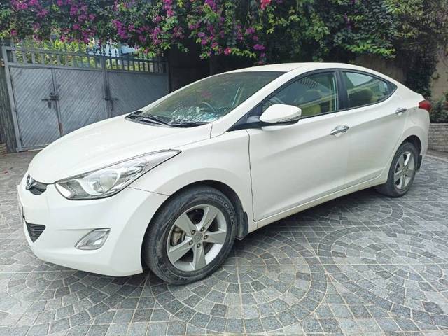 https://images10.gaadi.com/usedgaadi-sellcar/UsedCar/e55fa336a/817cbe37-7ced-4e53-a152-0b3a089819d7.jpg?imwidth=6400
