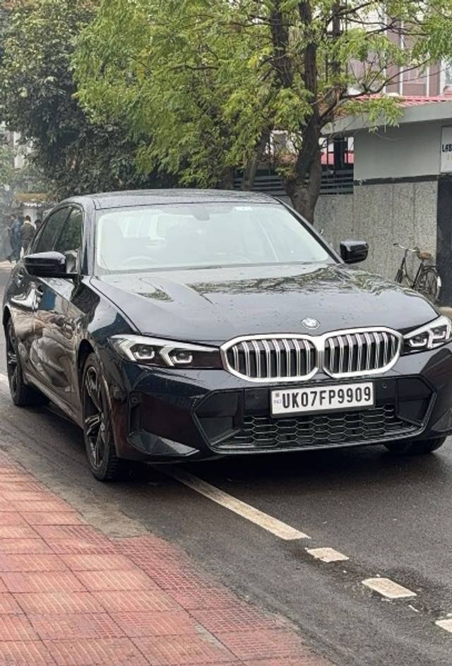 https://images10.gaadi.com/usedgaadi-sellcar/UsedCar/e55fa487a/6648c994-2c7b-46b9-86ee-568bb24c0916.jpeg?imwidth=6400