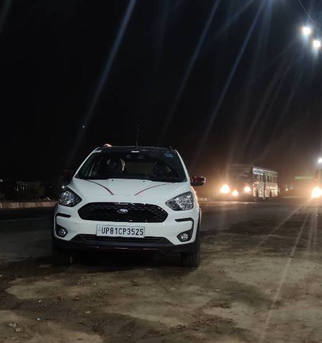 https://images10.gaadi.com/usedgaadi-sellcar/UsedCar/e55fbcc3a/4c400cea-a906-453f-aa01-49858c275422.jpg?imwidth=6400