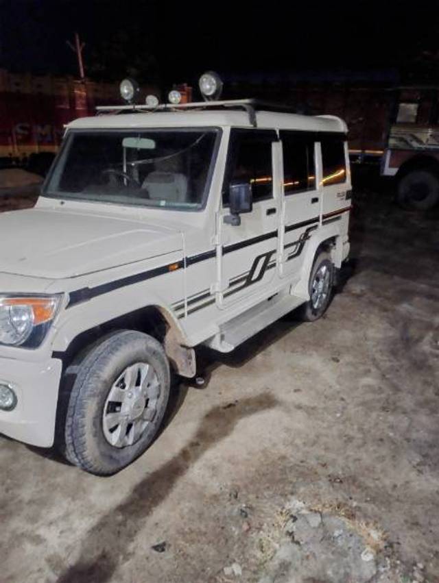 https://images10.gaadi.com/usedgaadi-sellcar/UsedCar/e55fe001a/155019cd-bb8f-4f4d-97dd-e976d3ad1505.jpg?imwidth=6401