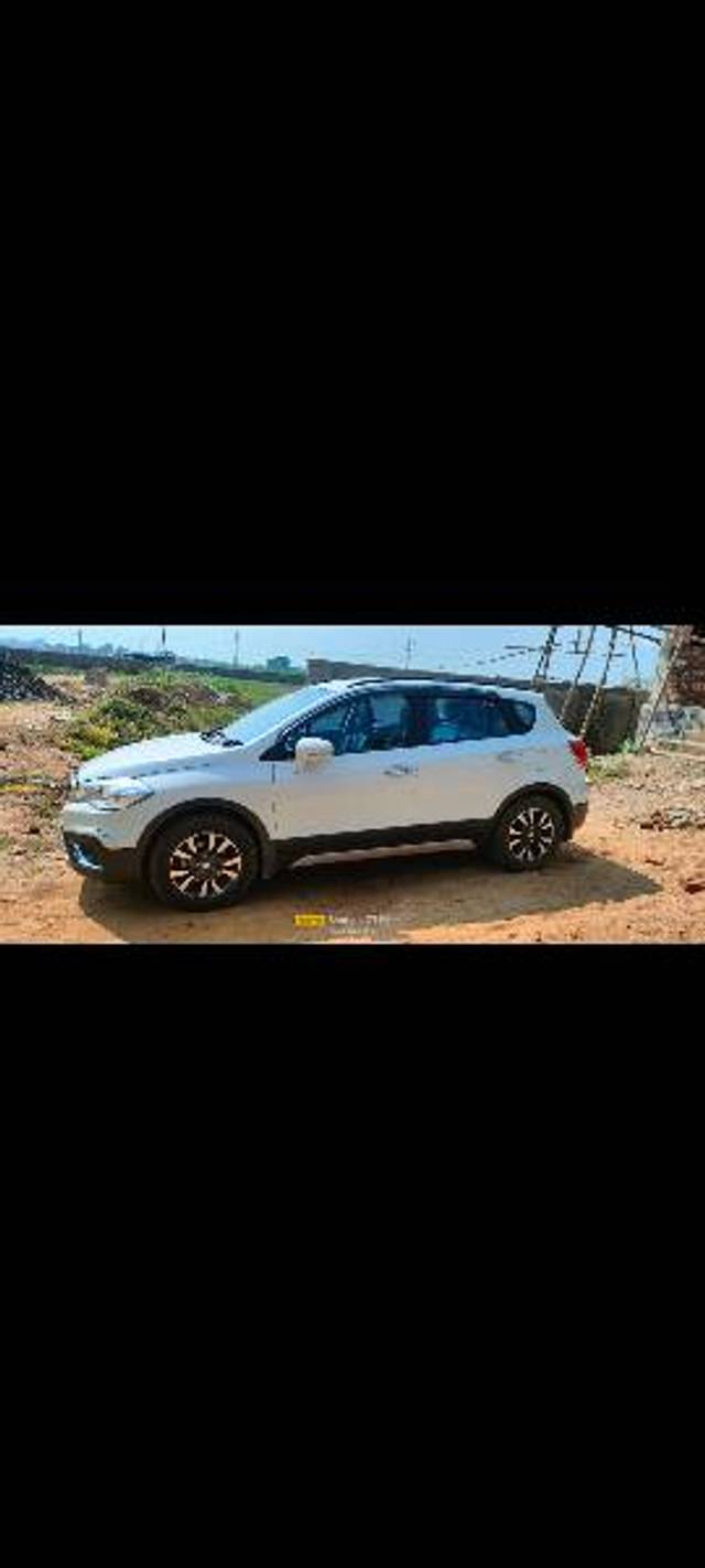 https://images10.gaadi.com/usedgaadi-sellcar/UsedCar/e55fe337a/4233ed22-0e1b-4805-908c-a2459ac80991.jpg?imwidth=6402