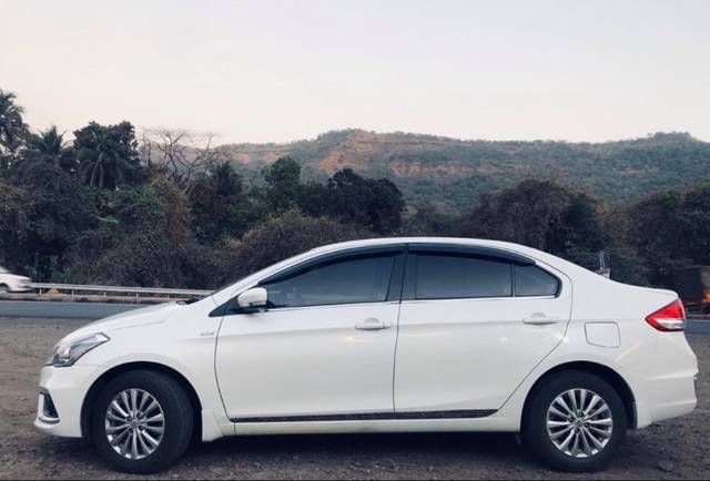 https://images10.gaadi.com/usedgaadi-sellcar/UsedCar/e5601158a/924bcd52-f313-4616-a691-5fc960f7c739.jpeg?imwidth=6401