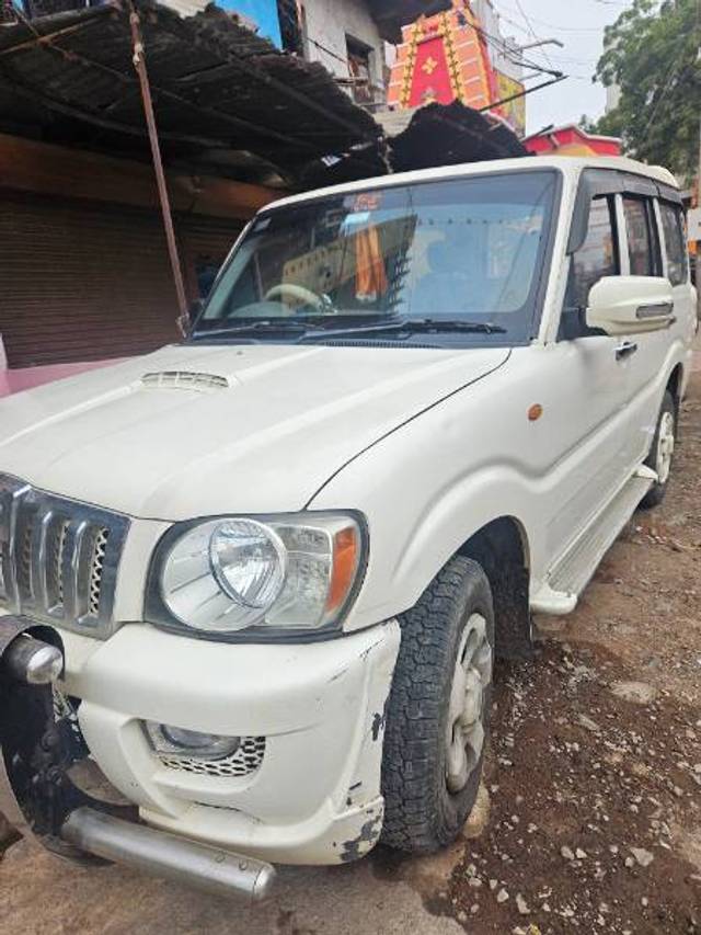 https://images10.gaadi.com/usedgaadi-sellcar/UsedCar/e56015da-a162-4490-96bd-deb84d282ac0/2825a538-2e17-40c1-9470-1c22c16e5282.jpg?imwidth=6402