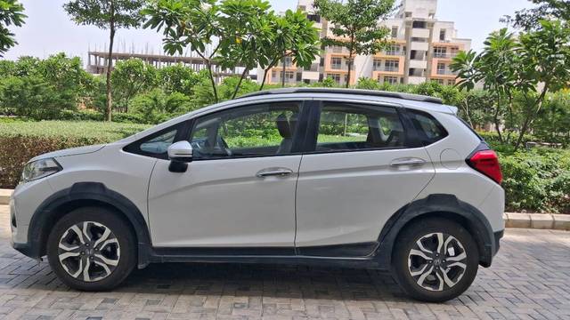 https://images10.gaadi.com/usedgaadi-sellcar/UsedCar/e5608227a/9204b530-e124-4679-abd9-44c5b4ecb3af.jpg?imwidth=6402