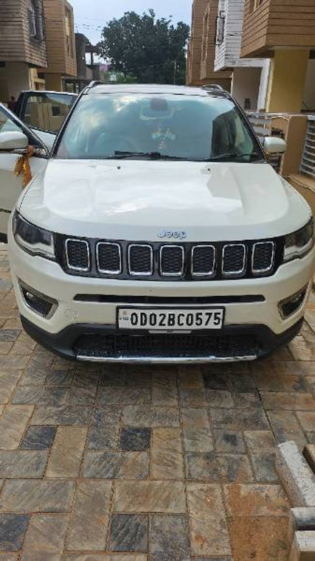 https://images10.gaadi.com/usedgaadi-sellcar/UsedCar/e56095dea/c28bfb73-3f7f-4fc4-ba47-b9042feb4199.jpg?imwidth=6400