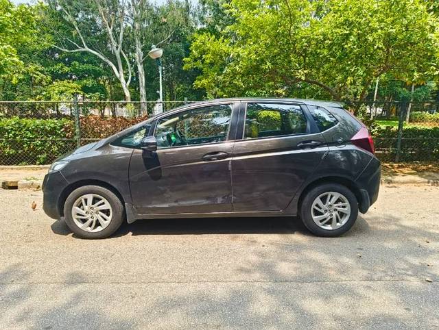 https://images10.gaadi.com/usedgaadi-sellcar/UsedCar/e560a2ffa/1cb48571-5bbe-4831-a80f-df5ccfd4c90c.jpg?imwidth=6402