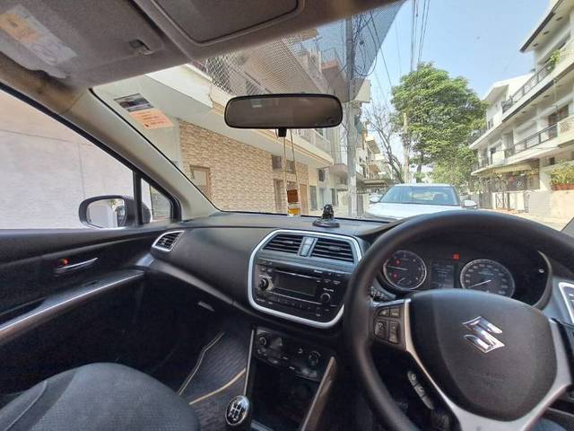https://images10.gaadi.com/usedgaadi-sellcar/UsedCar/e560a607a/4cc43cc5-8f93-4775-8999-2a91b1f9073c.jpg?imwidth=6402