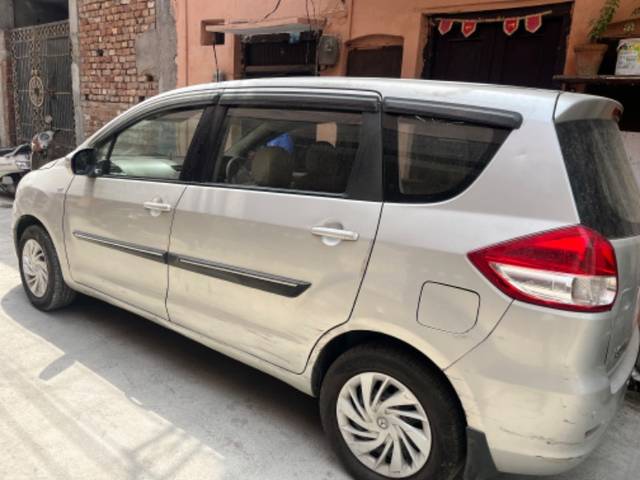 https://images10.gaadi.com/usedgaadi-sellcar/UsedCar/e560e8c8a/115eec1f-a9dd-44c5-ae64-eef0428be707.jpeg?imwidth=6402