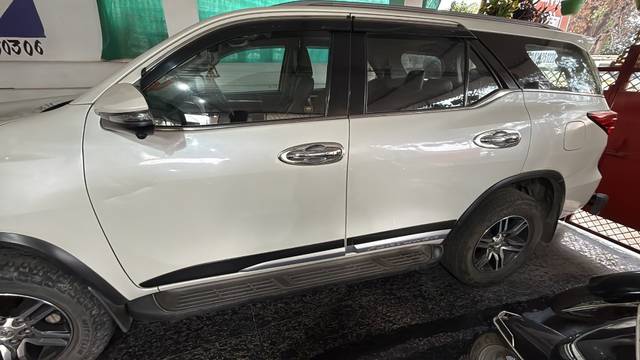 https://images10.gaadi.com/usedgaadi-sellcar/UsedCar/e560efb6a/2427c23c-e705-4810-8f87-317afac75ca6.jpeg?imwidth=6401