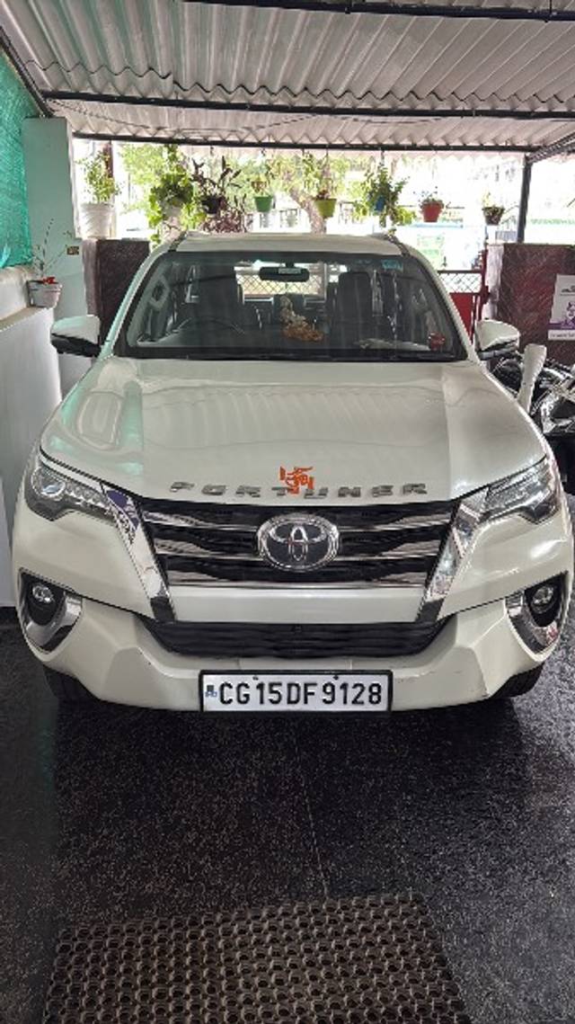 https://images10.gaadi.com/usedgaadi-sellcar/UsedCar/e560efb6a/5fd51bc6-75b7-4fbd-8512-398e0cbbfb37.jpeg?imwidth=6400