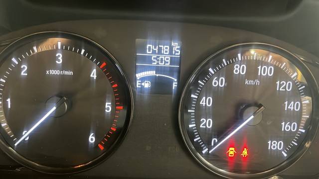https://images10.gaadi.com/usedgaadi-sellcar/UsedCar/e56128aea/43967c97-f676-4ca1-b225-b4b070766425.jpeg?imwidth=6401