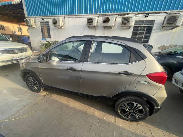 https://images10.gaadi.com/usedgaadi-sellcar/UsedCar/e56139a5a/fcd4d7da-db7f-47ac-b8c0-4cd11357b6fa.jpg?imwidth=6401