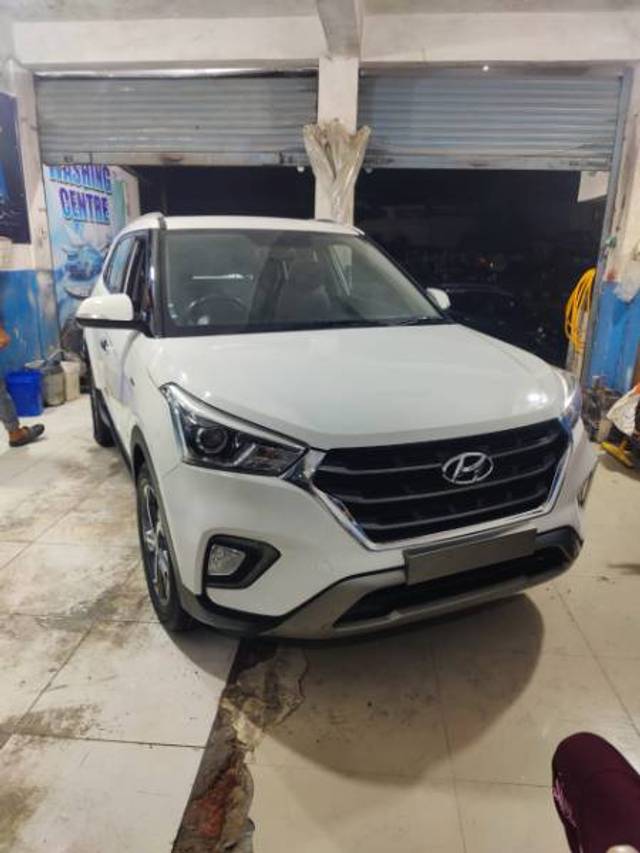 https://images10.gaadi.com/usedgaadi-sellcar/UsedCar/e56146e1a/929e99f9-cb9d-49c9-95a8-ba8cd9636912.jpg?imwidth=6400