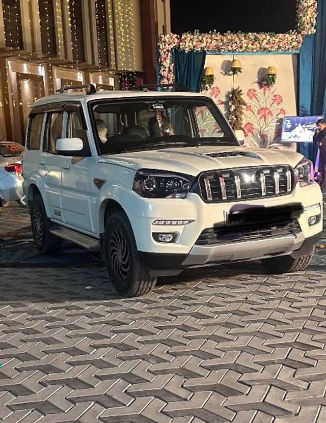 https://images10.gaadi.com/usedgaadi-sellcar/UsedCar/e561b87aa/69e99bf5-f065-4f9e-891d-ab2b19d24c7e.jpeg?imwidth=6400