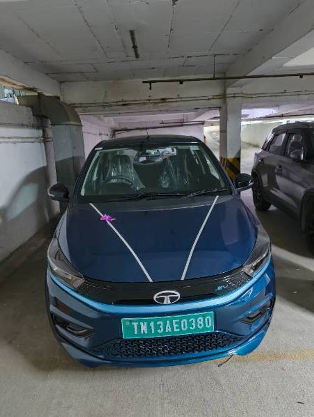 https://images10.gaadi.com/usedgaadi-sellcar/UsedCar/e561bcfea/6d708ba7-9d58-4f8c-9e16-c9dcacd59e4c.jpg?imwidth=6400
