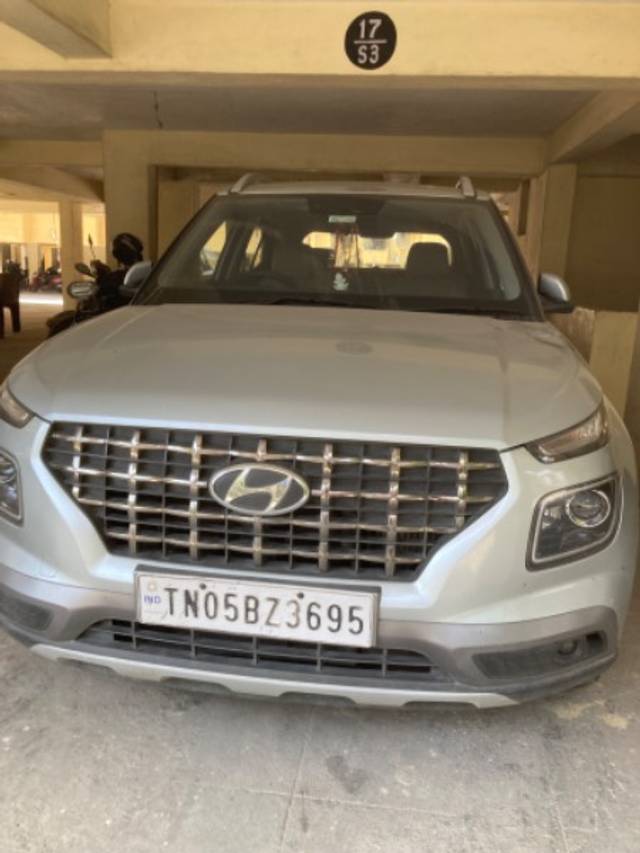 https://images10.gaadi.com/usedgaadi-sellcar/UsedCar/e561bfb9a/82c7ceb0-0443-4f95-9cdc-5b254b1f01db.jpeg?imwidth=6400