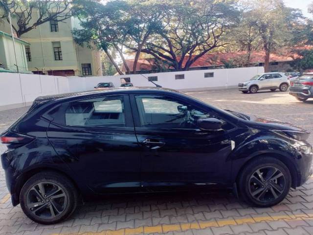 https://images10.gaadi.com/usedgaadi-sellcar/UsedCar/e561d2d5a/ec89dd21-5a42-4f29-939e-59bd01ee3b61.jpg?imwidth=6401