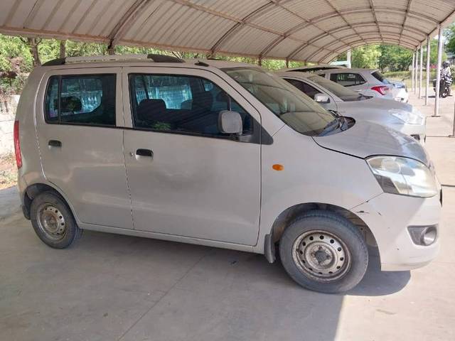 https://images10.gaadi.com/usedgaadi-sellcar/UsedCar/e561d6c2a/77fa5e17-b9e2-44ec-9d55-470fcef04674.jpeg?imwidth=6400