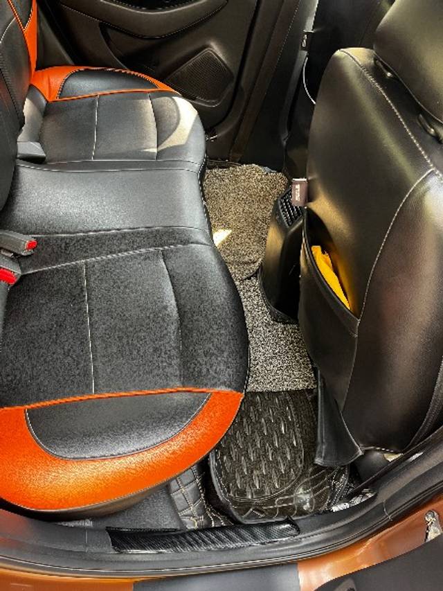 https://images10.gaadi.com/usedgaadi-sellcar/UsedCar/e56229d6a/6c4e47d3-e2a8-4420-9d5d-e309027cfd2d.jpeg?imwidth=6400