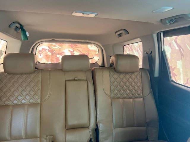https://images10.gaadi.com/usedgaadi-sellcar/UsedCar/e5623243a/e699d5ac-4138-42bb-aafd-628c9ce6f317.jpeg?imwidth=6402