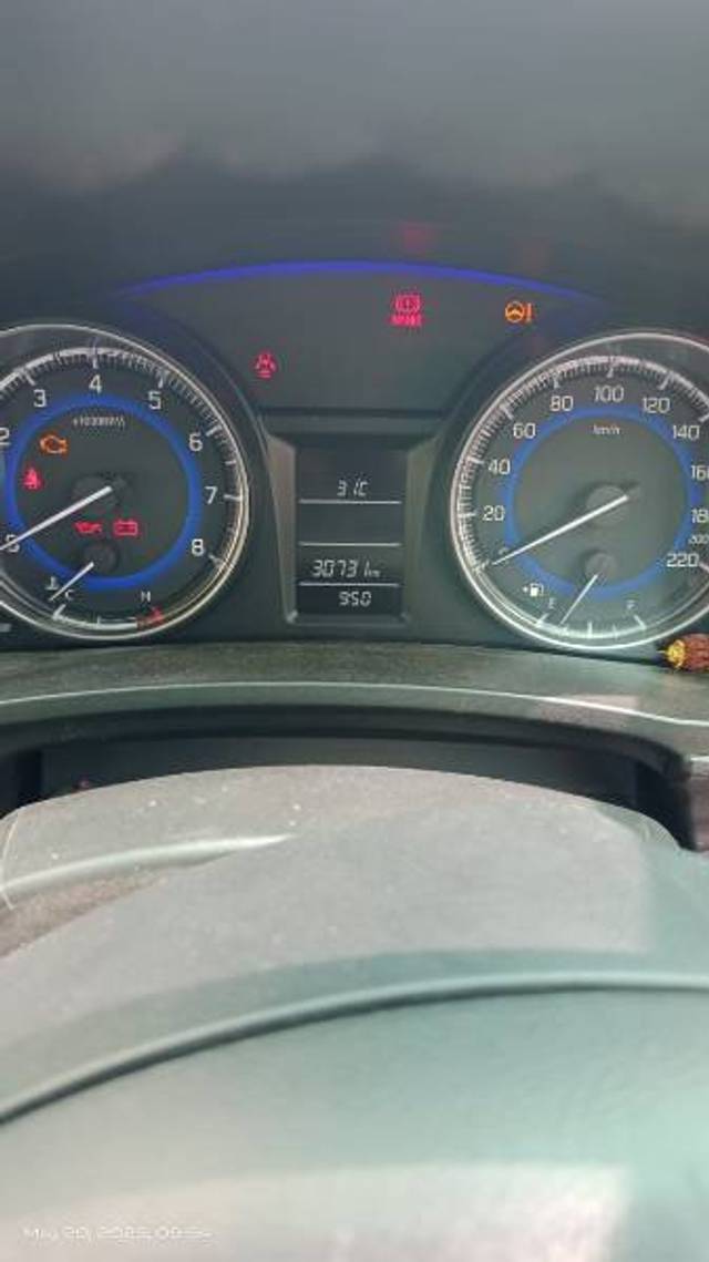 https://images10.gaadi.com/usedgaadi-sellcar/UsedCar/e562400da/f4caca5c-8a23-4c0c-a618-db2e9a3b2bf8.jpg?imwidth=6402