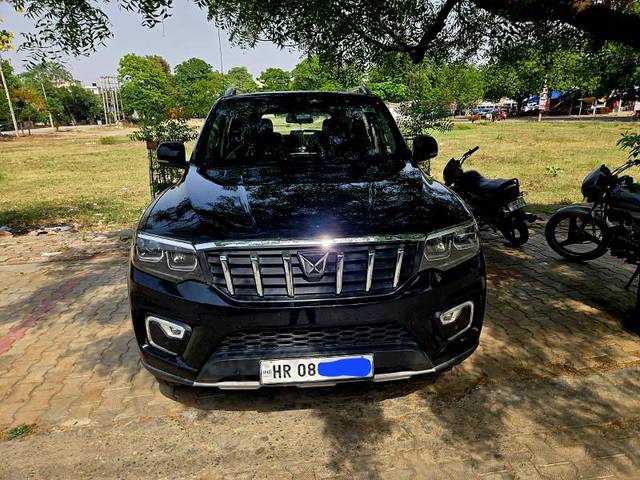 https://images10.gaadi.com/usedgaadi-sellcar/UsedCar/e56247aea/6da0477e-225c-4afa-ace9-a802fbc4e8c4.jpg?imwidth=6400
